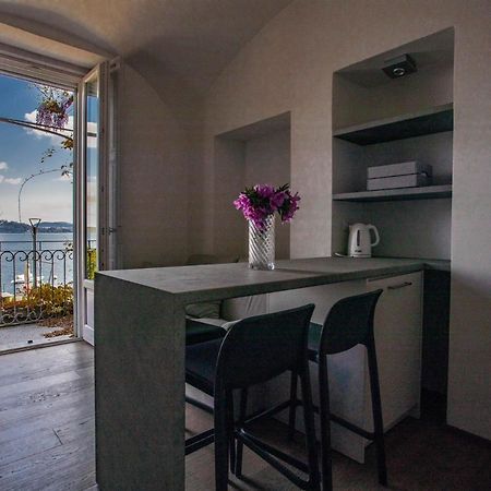 La Dimora Del Glicine 2 Apartment Белджирате Екстериор снимка