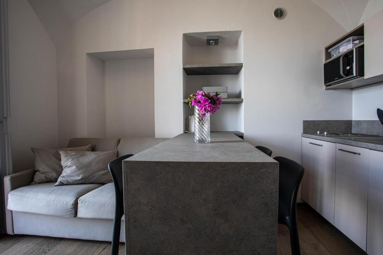 La Dimora Del Glicine 2 Apartment Белджирате Екстериор снимка